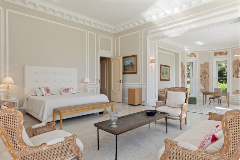 Villa années 20 cap d’Antibes - un lieu unique pour un mariage tout en pailletes