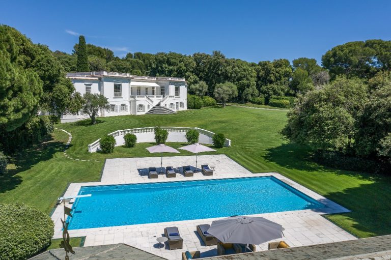 Villa années 20 cap d’Antibes - un lieu unique pour un mariage tout en pailletes