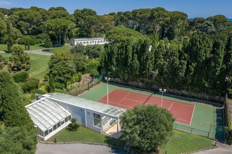 Villa années 20 cap d’Antibes - un lieu unique pour un mariage tout en pailletes